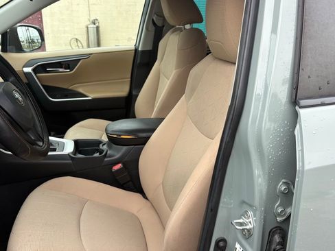 Used 2020 Toyota RAV4 XLE w/ Convenience Package image 9