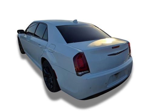 Used 2021 Chrysler 300 Touring L RWD image 3