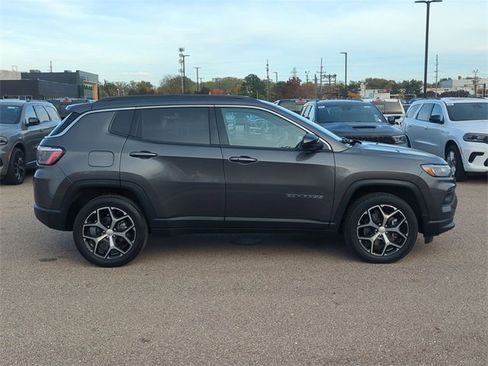 Certified 2024 Jeep Compass Latitude image 2