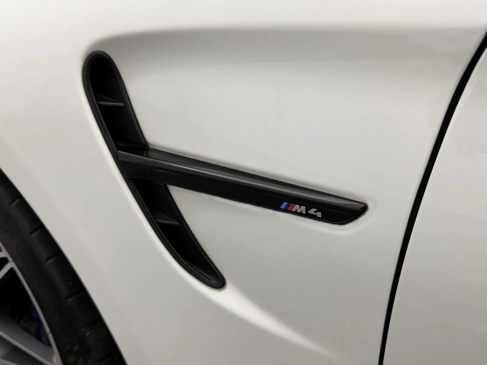 Used 2018 BMW M4 Convertible RWD image 5