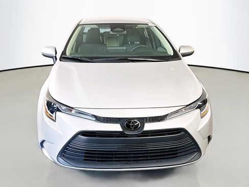Used 2025 Toyota Corolla LE FWD image 2