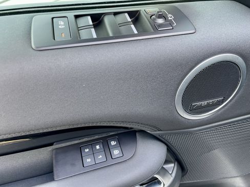 Certified 2025 Land Rover Discovery S AWD/4WD image 11