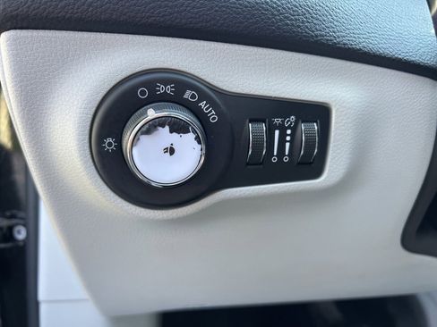 Used 2018 Jeep Compass Latitude w/ Popular Equipment Group image 25