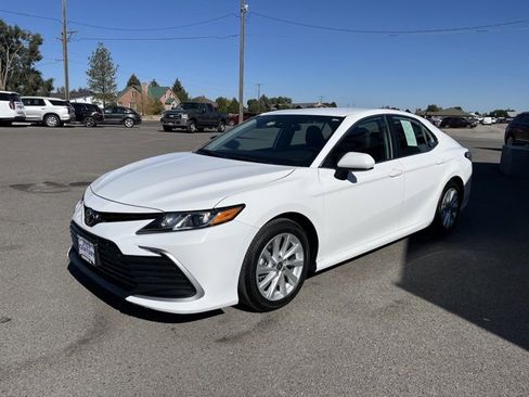 Used 2024 Toyota Camry LE image 3
