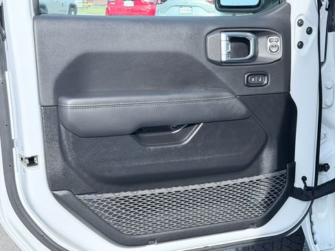 Used 2023 Jeep Wrangler Unlimited Sahara image 30