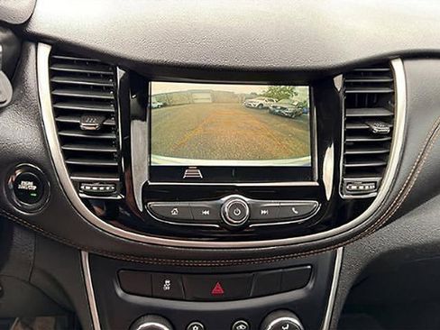 Used 2019 Chevrolet Trax LT w/ Sun & Sound Package FWD image 13