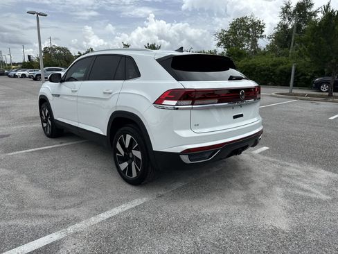 Certified 2024 Volkswagen Atlas Cross Sport SE FWD image 12