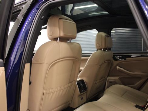 Certified 2026 Porsche Macan AWD/4WD image 31