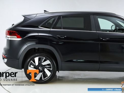 Used 2025 Volkswagen Atlas Cross Sport SE w/ Panoramic Sunroof Package image 11