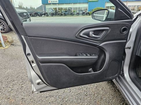 Used 2015 Chrysler 200 Limited w/ Convenience Group image 23