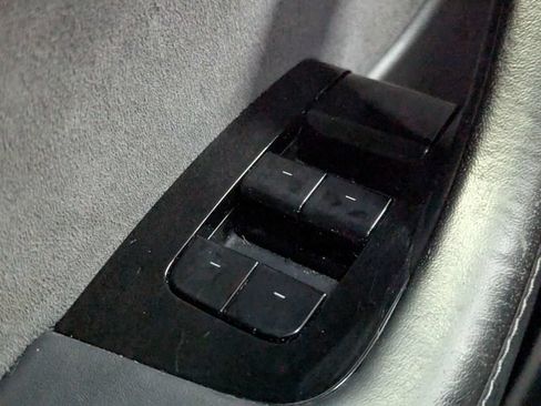 Used 2020 Tesla Model Y Long Range AWD/4WD image 17