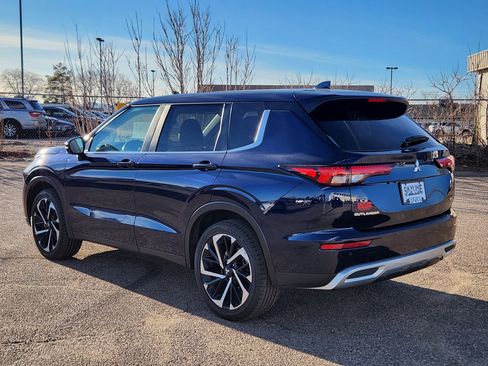 Used 2024 Mitsubishi Outlander SE image 5