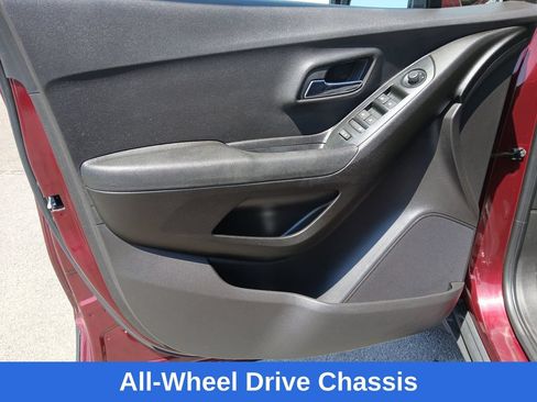 Used 2017 Chevrolet Trax LT w/ LPO, Protection Package AWD/4WD image 11