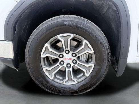 Used 2025 GMC Sierra 1500 SLT image 12