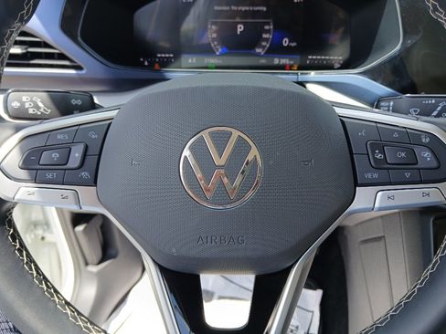 Certified 2024 Volkswagen Taos SE FWD image 12