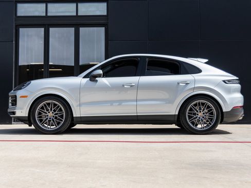 Certified 2025 Porsche Cayenne Coupe image 2