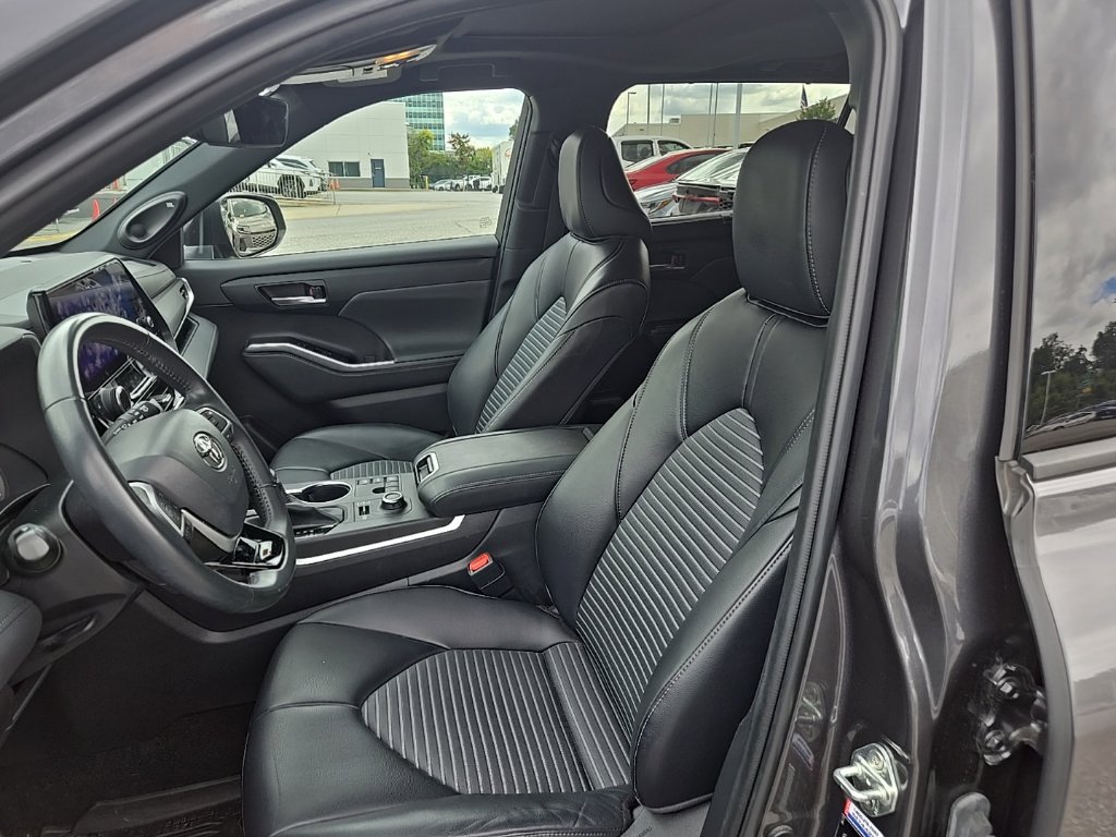 Used 2023 Toyota Highlander XSE AWD/4WD image 9