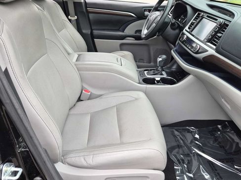 Used 2015 Toyota Highlander Limited AWD/4WD image 22
