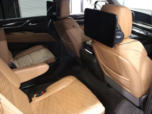Used 2023 Cadillac Escalade ESV Premium Luxury w/ Performance Package AWD/4WD image 22