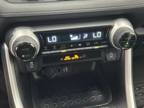 Used 2025 Toyota RAV4 XLE AWD/4WD image 29