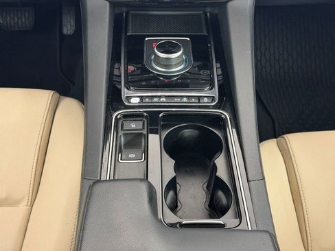 Used 2018 Jaguar F-PACE Premium image 25