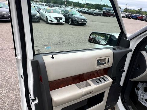 Used 2011 Ford Flex Limited image 10