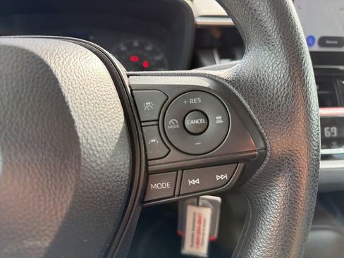 Used 2025 Toyota Corolla LE image 12