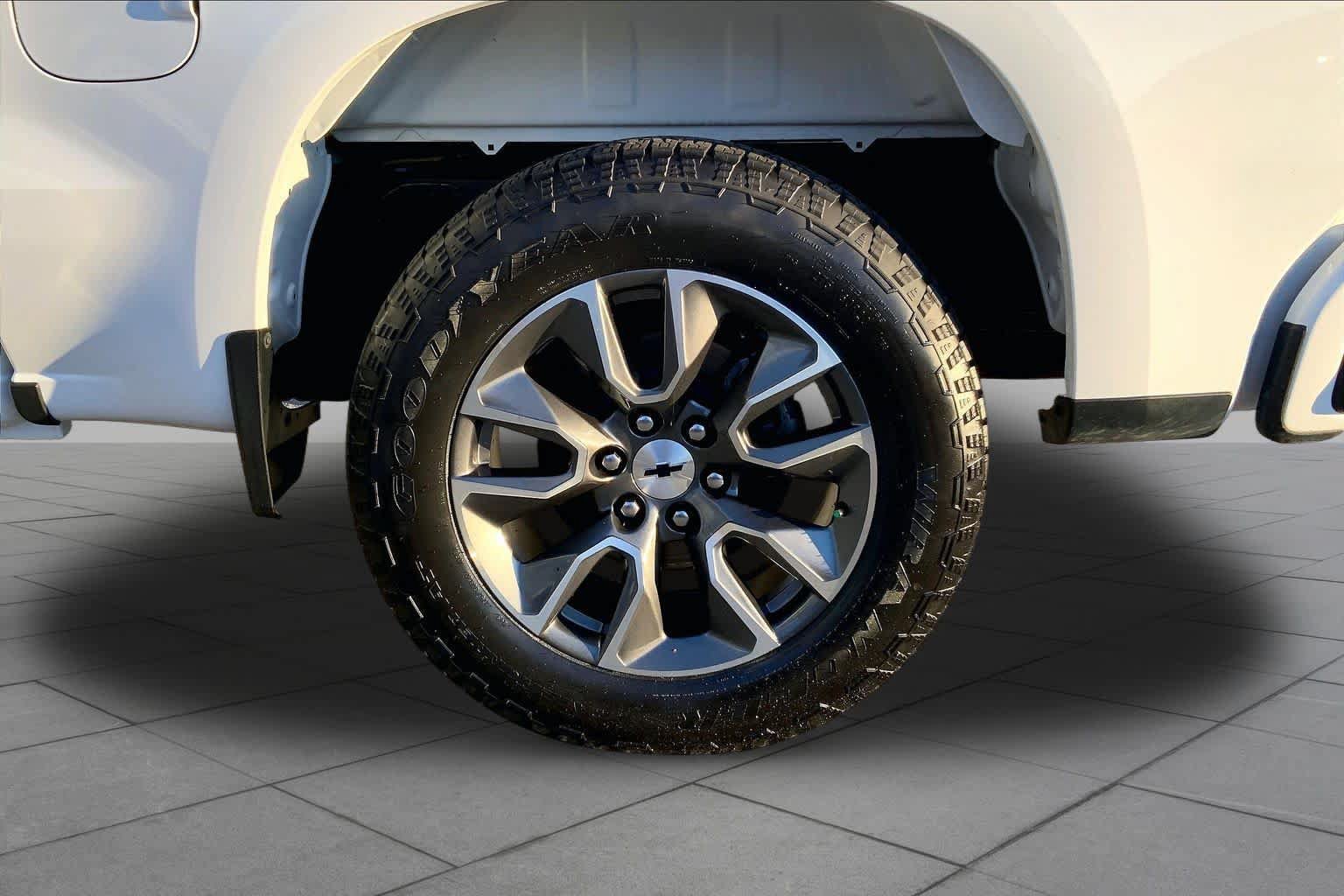 Used 2024 Chevrolet Silverado 1500 RST w/ LPO, Dark Essentials Package AWD/4WD image 10