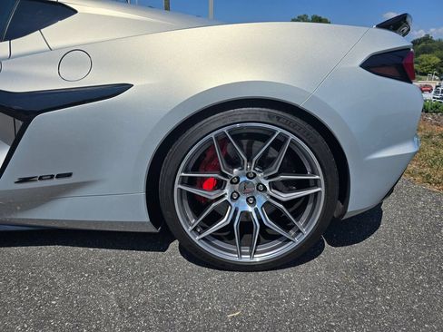 Used 2024 Chevrolet Corvette Z06 RWD image 4