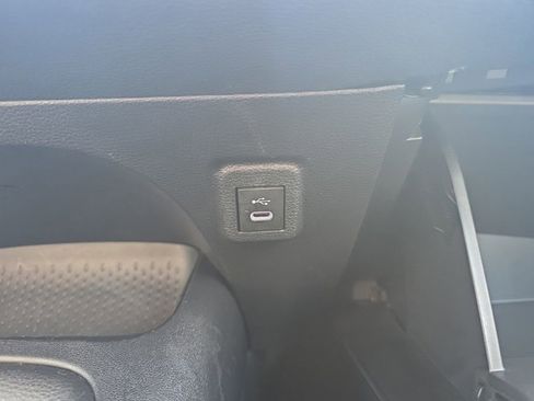 Used 2025 Toyota Corolla LE image 28