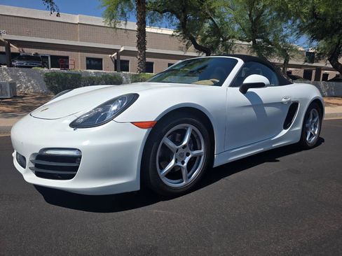 Used 2016 Porsche Boxster w/ Infotainment Package RWD image 4
