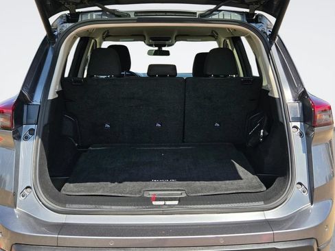 Used 2025 Nissan Rogue SV FWD image 9