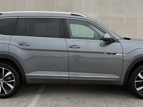 Used 2025 Volkswagen Atlas SEL Premium R-Line image 3