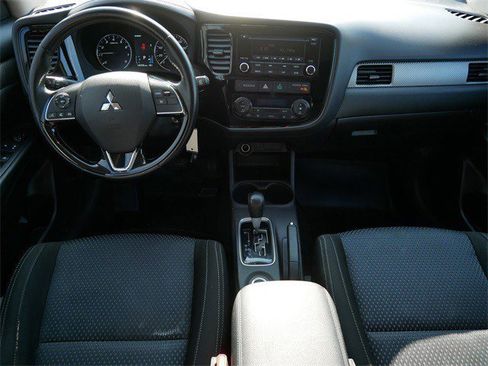 Used 2016 Mitsubishi Outlander ES image 11