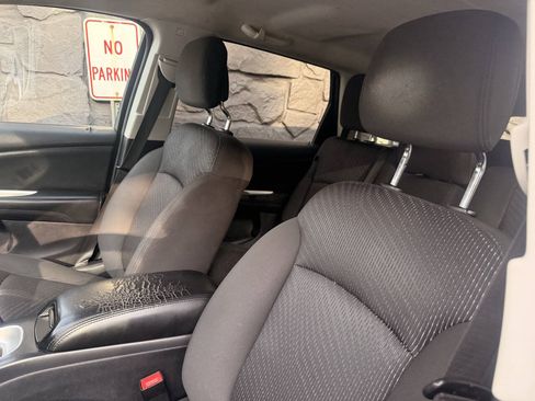 Used 2018 Dodge Journey SE FWD image 12