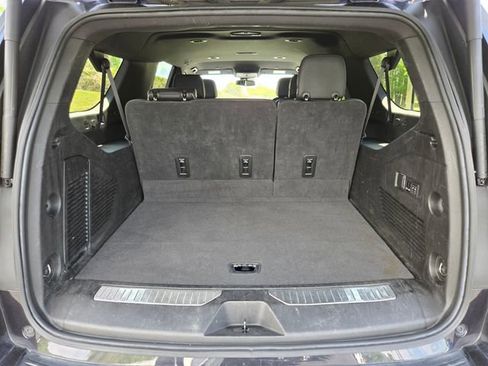 Used 2023 Chevrolet Suburban Premier AWD/4WD image 17