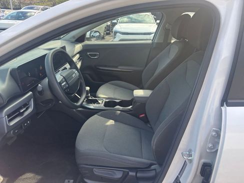 Used 2025 Kia K4 LXS image 25
