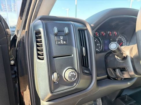 Used 2018 Chevrolet Silverado 1500 W/T w/ WT Convenience Package AWD/4WD image 10