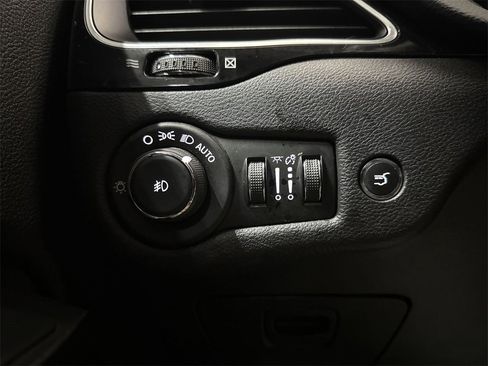 Used 2020 Jeep Cherokee Altitude image 18