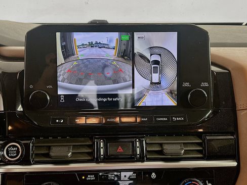 Used 2023 Nissan Pathfinder Platinum FWD image 14