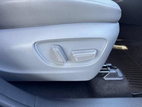 Used 2023 Toyota Highlander XLE FWD image 30