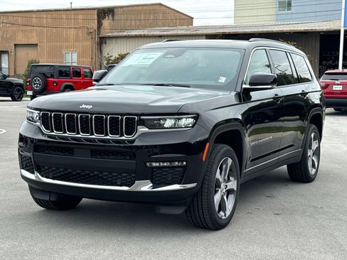 New 2025 Jeep Grand Cherokee L Limited w/ Luxury Tech Group II image 3