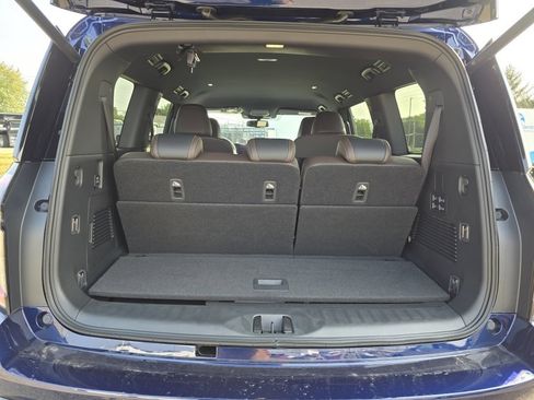 New 2025 Nissan Armada SL w/ Captain's Chari Seat Package image 10