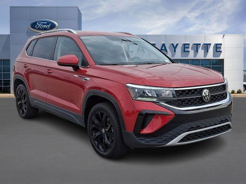 Used 2022 Volkswagen Taos SE FWD image 1