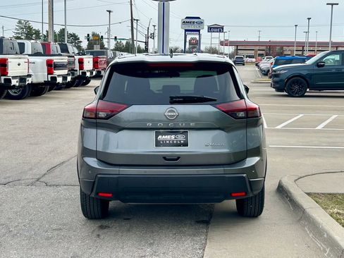 Used 2024 Nissan Rogue SV image 5