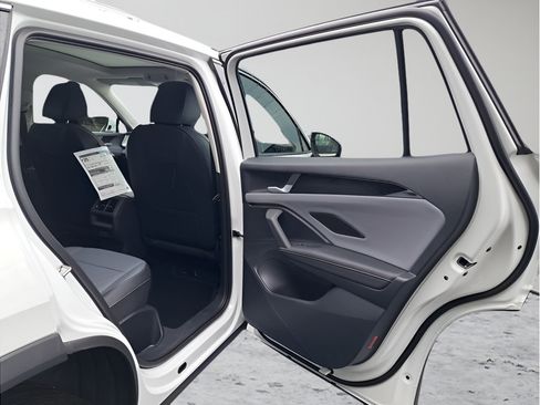 New 2025 Volkswagen Tiguan SE AWD/4WD image 24