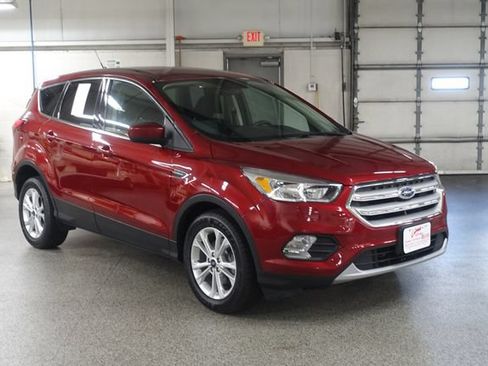 Used 2019 Ford Escape SE FWD image 1