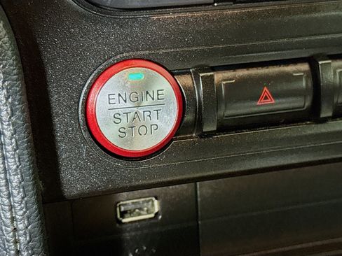 Used 2019 Ford Mustang Coupe image 21