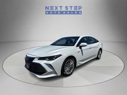 Used 2020 Toyota Avalon Limited w/ Advanced Safety Package FWD image 3