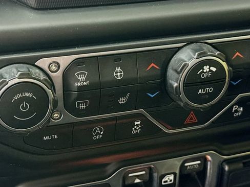 Used 2018 Jeep Wrangler Unlimited Sport S AWD/4WD image 19